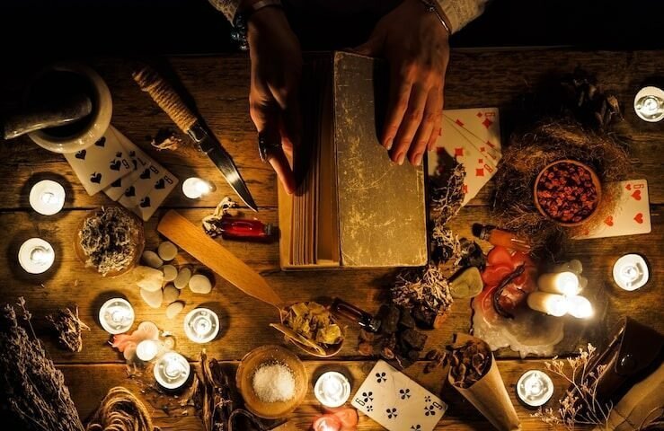 dans-mains-diseurs-bonne-aventur